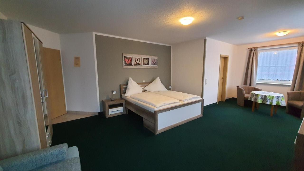 Doppel- oder Zweibettzimmer